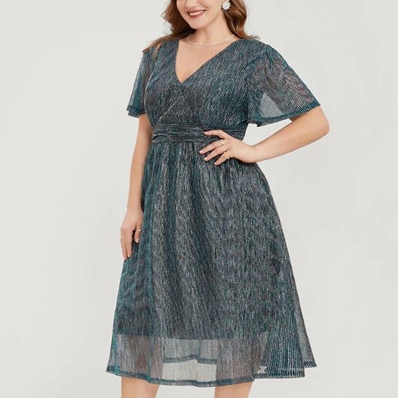 BloomChic size 14/16 blue sparkly dress - Picture 2 of 2